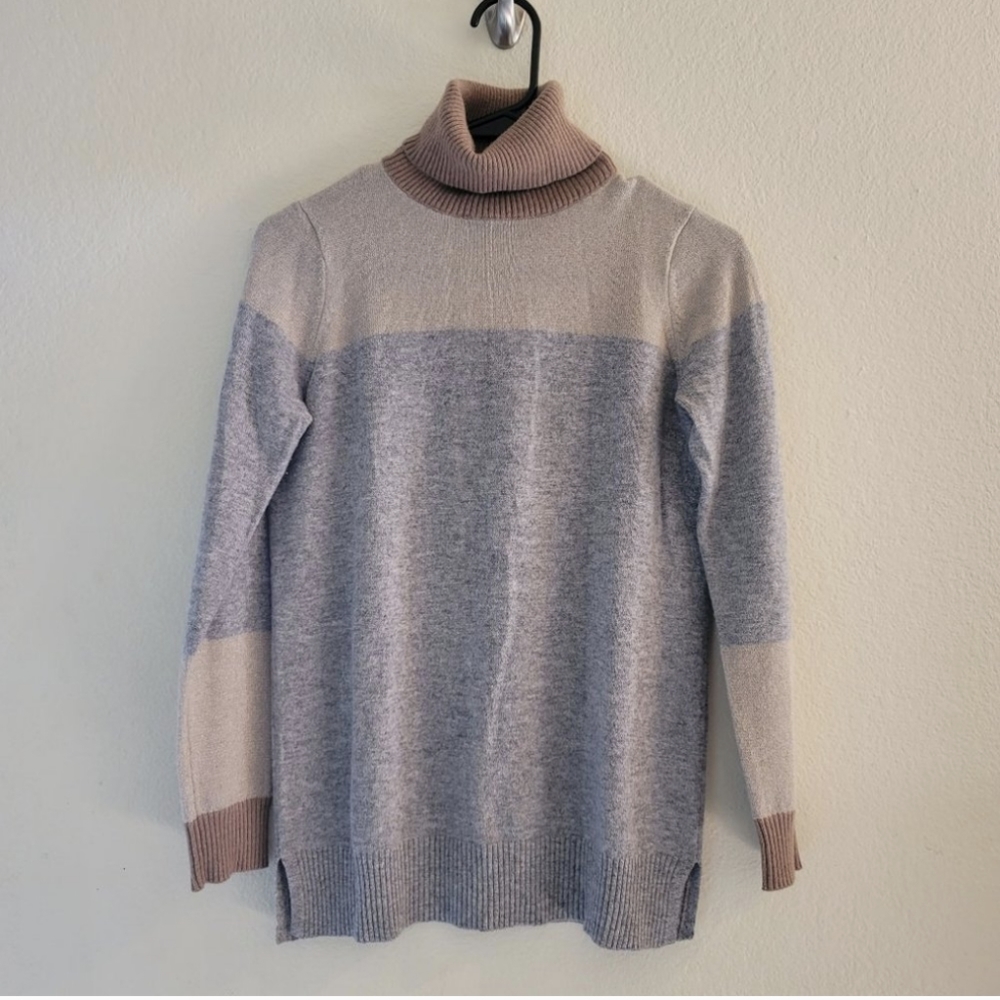 Sofia Cashmere Turtle Neck Sweater Size Small